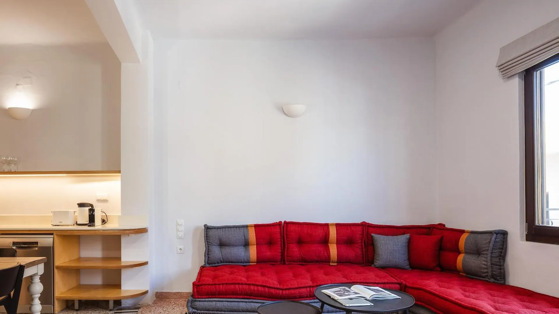 Apartment Chryssi 02, Comfort & Style, Centrally In Rethymno, Close To The Beach